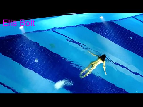❤️ Non podo deixar de mirar, unha moza loira que é sorprendida nadando espida na piscina do resort ELLA BOLT ❤ Super porno en % gl.tubesexer-com.ru % ️❤