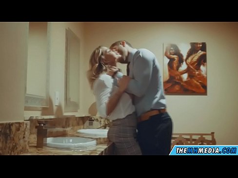❤️ Cando unha loura tetona seduce nun baño público ❤ Super porno en % gl.tubesexer-com.ru % ️❤
